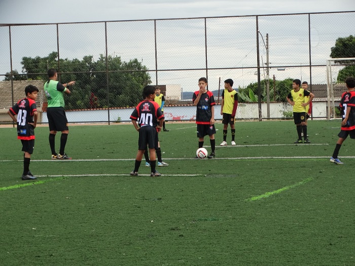 Projeto Futebol e Cidadania vai atender mais de mil jovens em Ceilândia